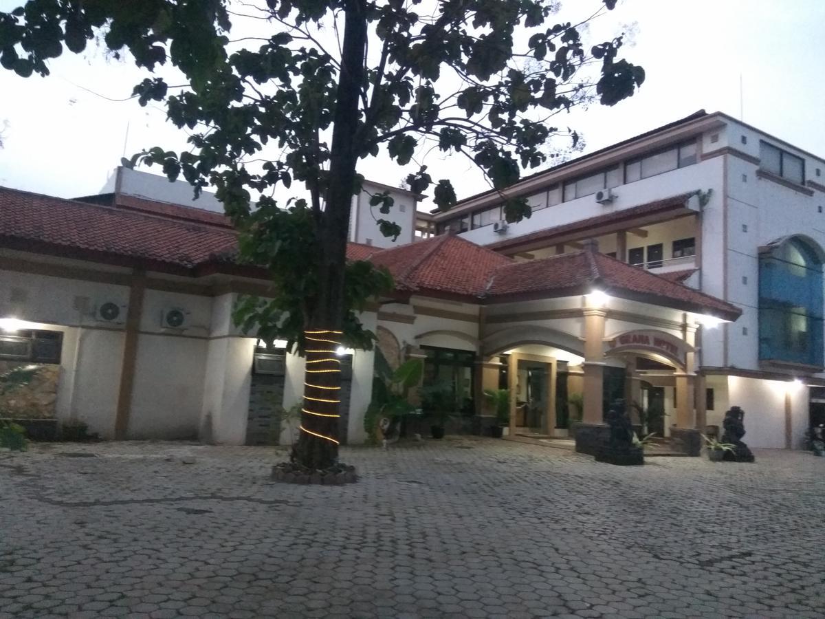 Graha Hotel Sragen Екстер'єр фото